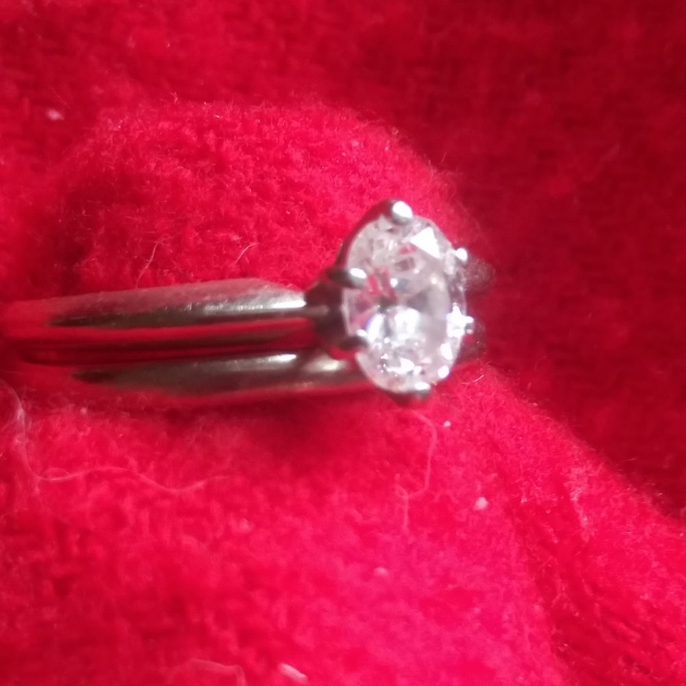 Vintage woman's diamond ring and wedding band